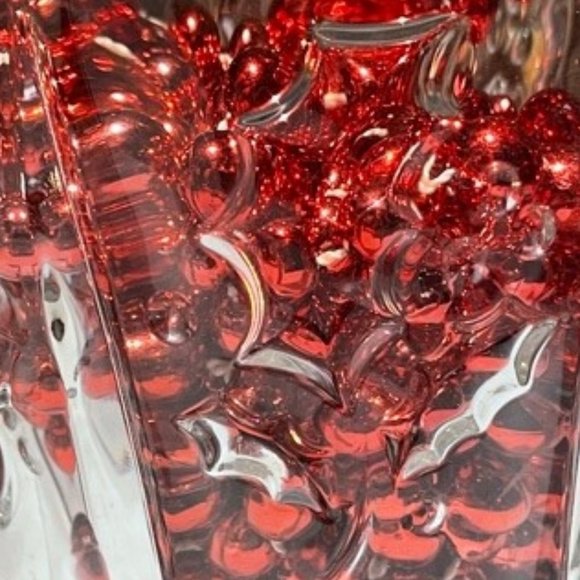 Pretty Hurricane Christmas Vase with Holly Leaf Pattern - Picture 4 of 8